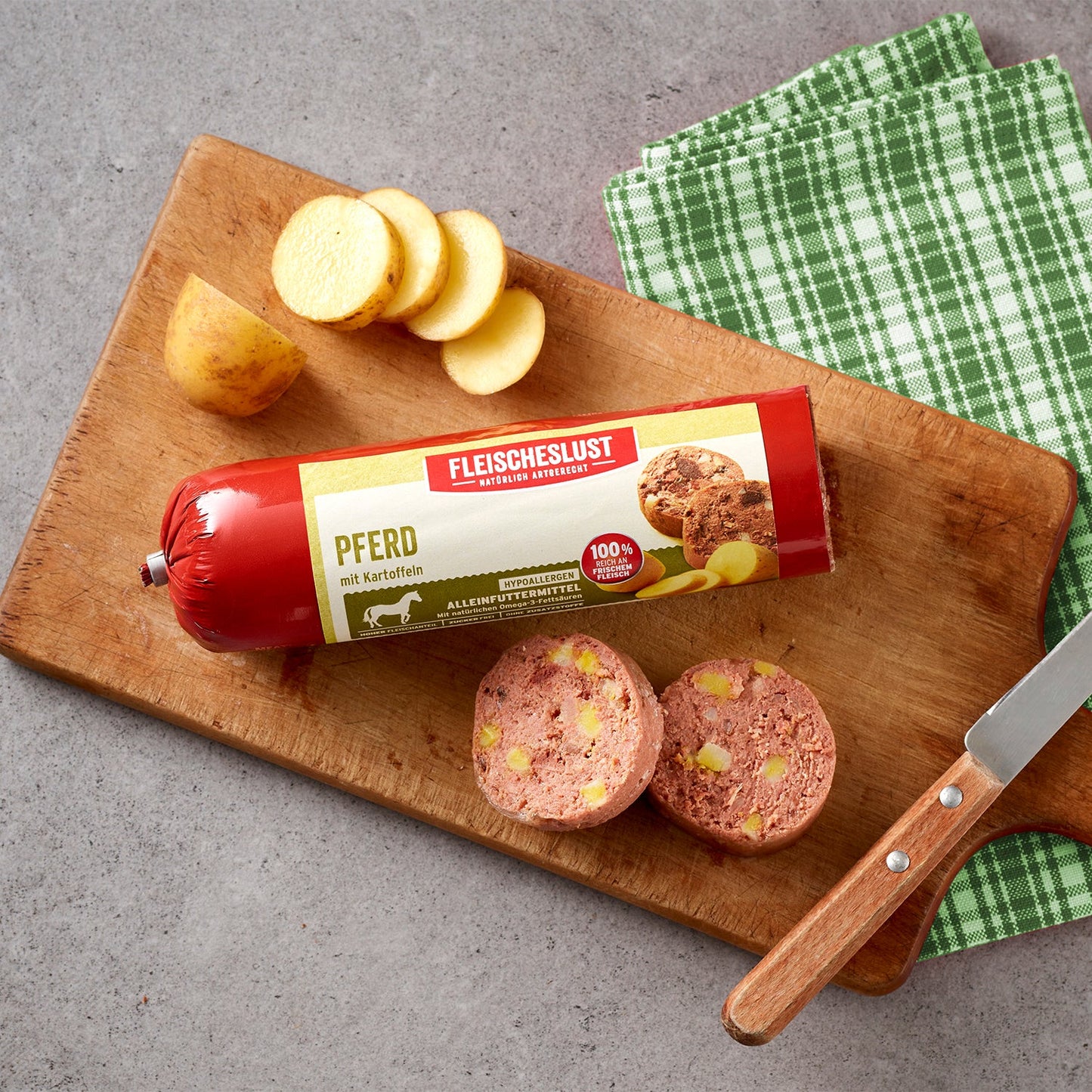 Pures Pferd mit Kartoffeln